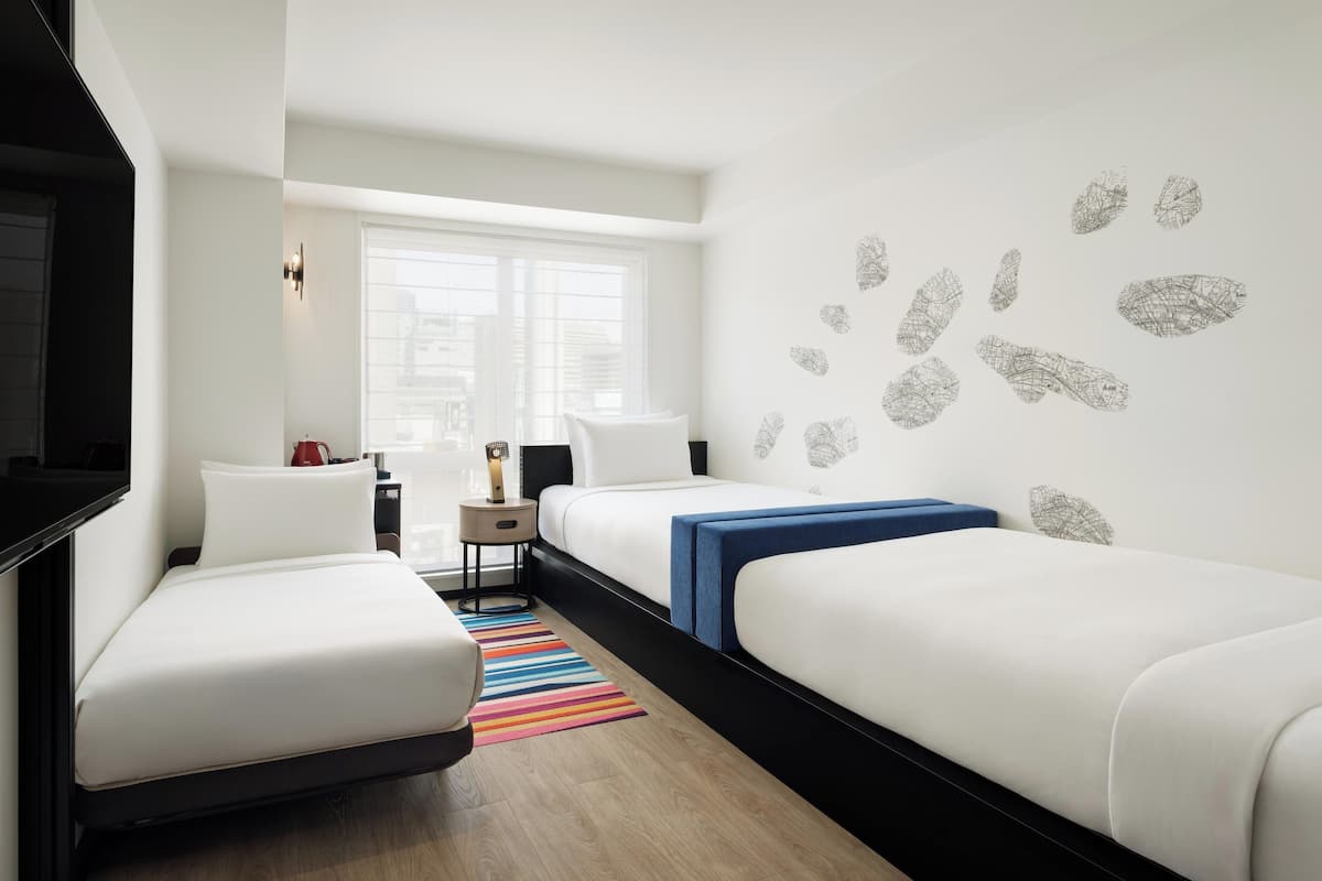 Kamar, 1 Tempat Tidur Double | Selimut bulu angsa, minibar, brankas, dan meja kerja