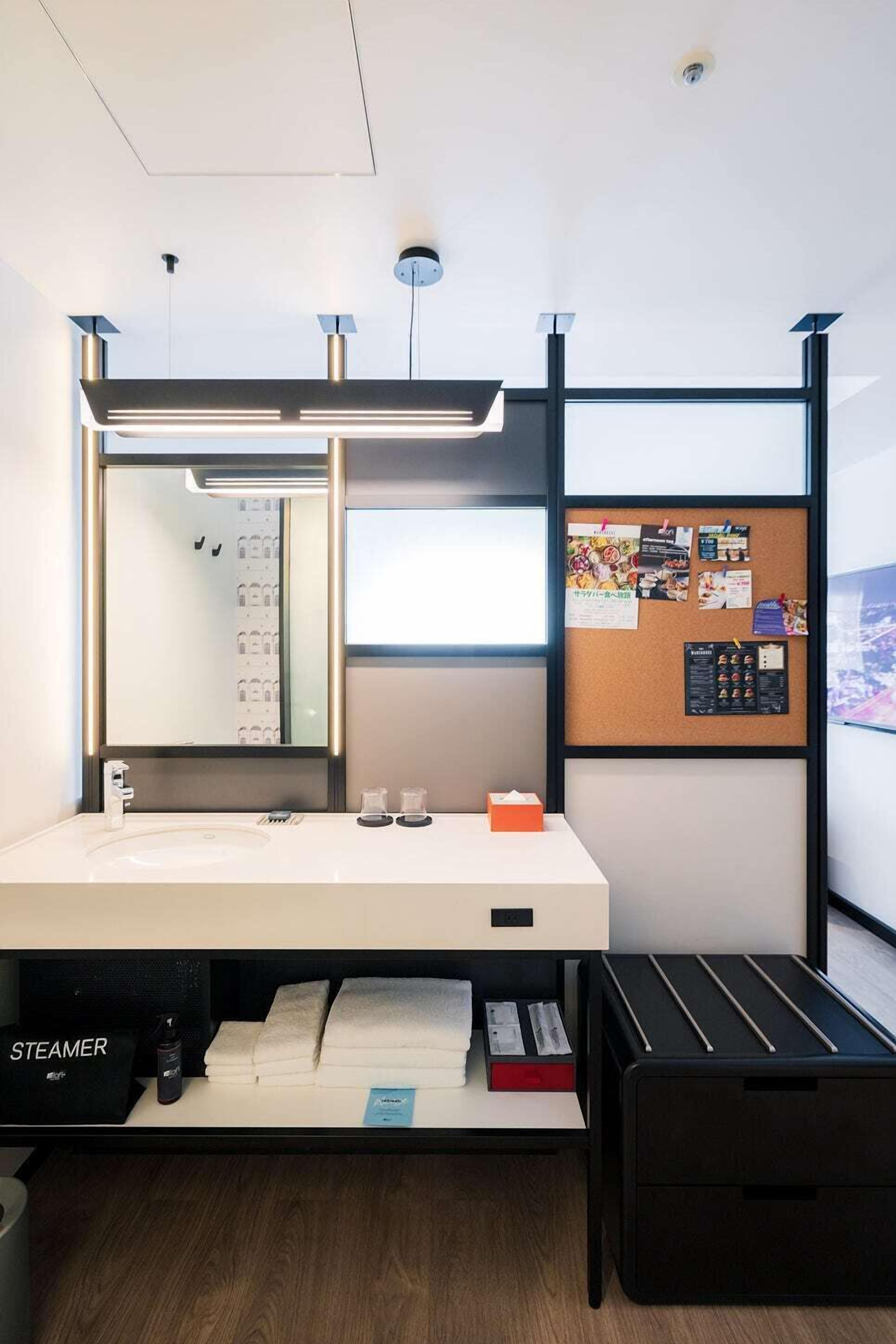 Copriletto in piuma, minibar, una cassaforte in camera, una scrivania