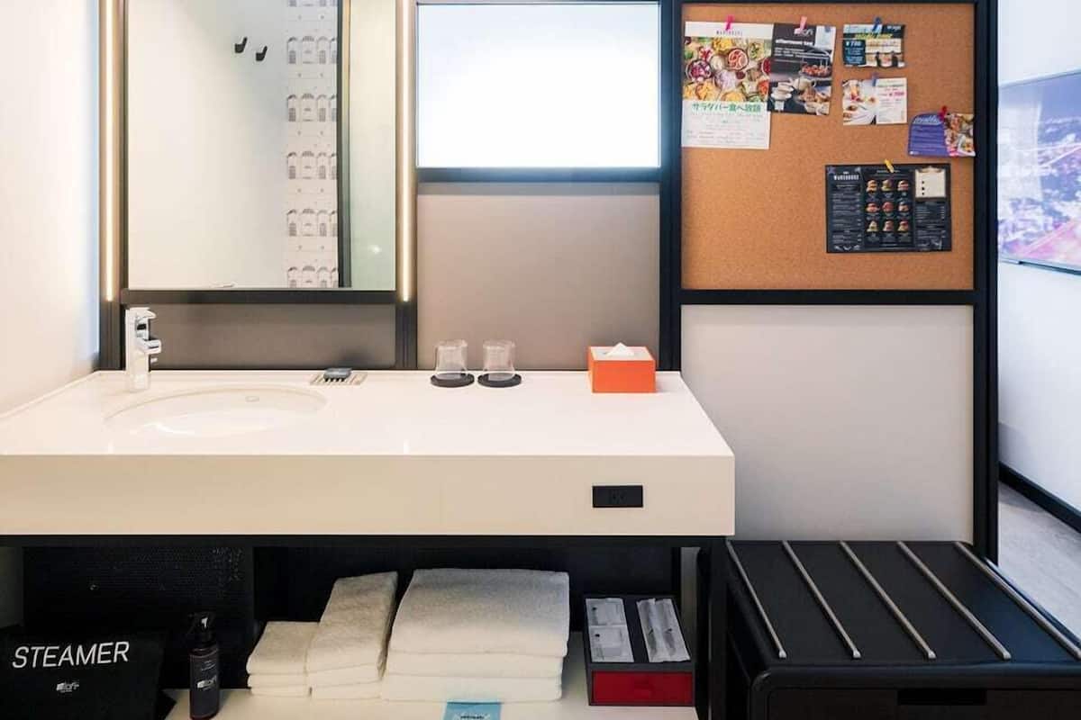 Copriletto in piuma, minibar, una cassaforte in camera, una scrivania