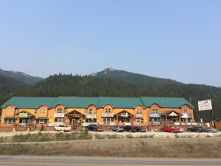 Fachada de la propiedad. Denali Rainbow Village RV Park and Motel