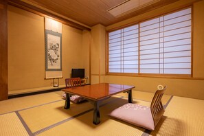 In-room safe, free WiFi, bed sheets - Ryokan Suminoyu (Yamanouchi)