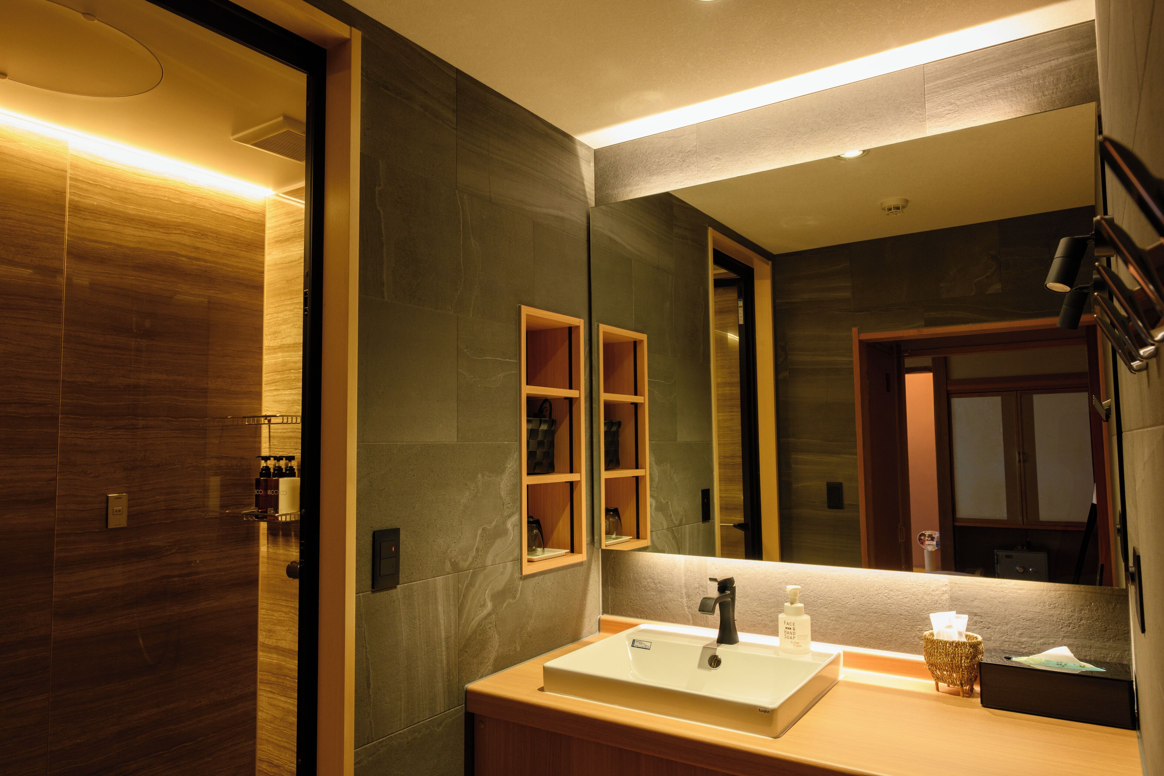 Japanese-style Room | Bathroom | Hair dryer, electronic bidet, towels, toilet paper