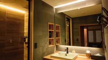 Japanese-style Room | Bathroom | Hair dryer, electronic bidet, towels, toilet paper