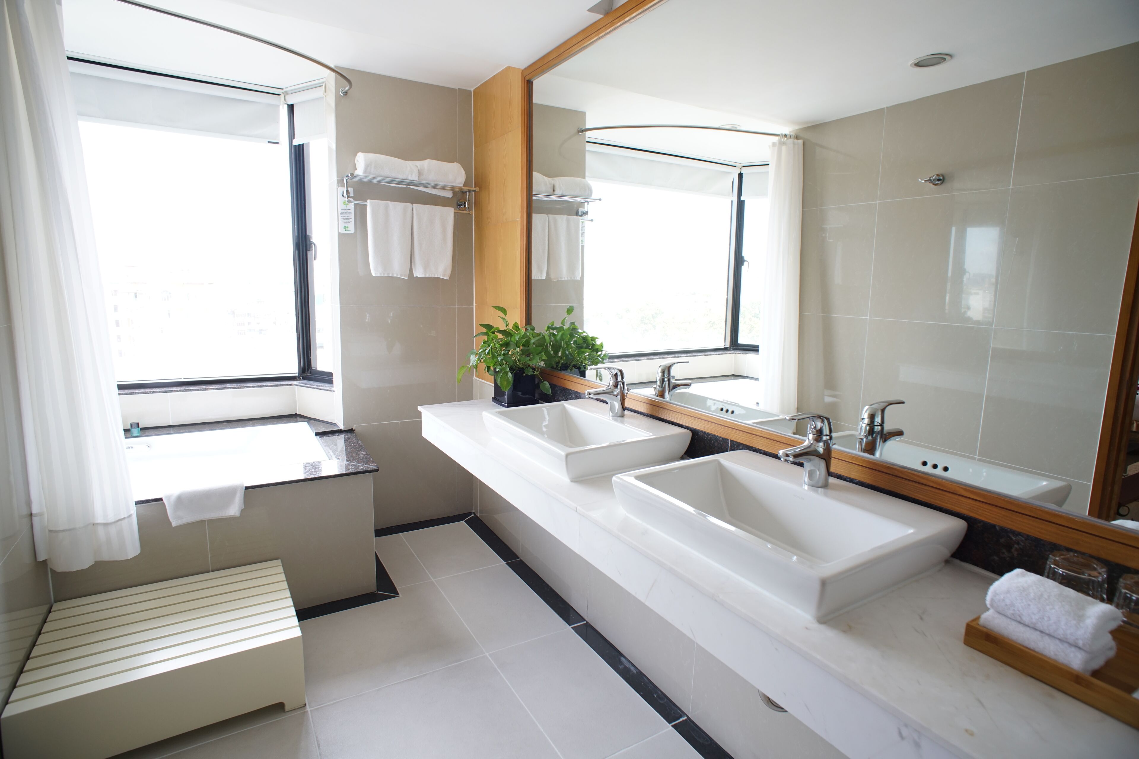 junior room | bathroom | free toiletries, hair dryer, slippers, towels