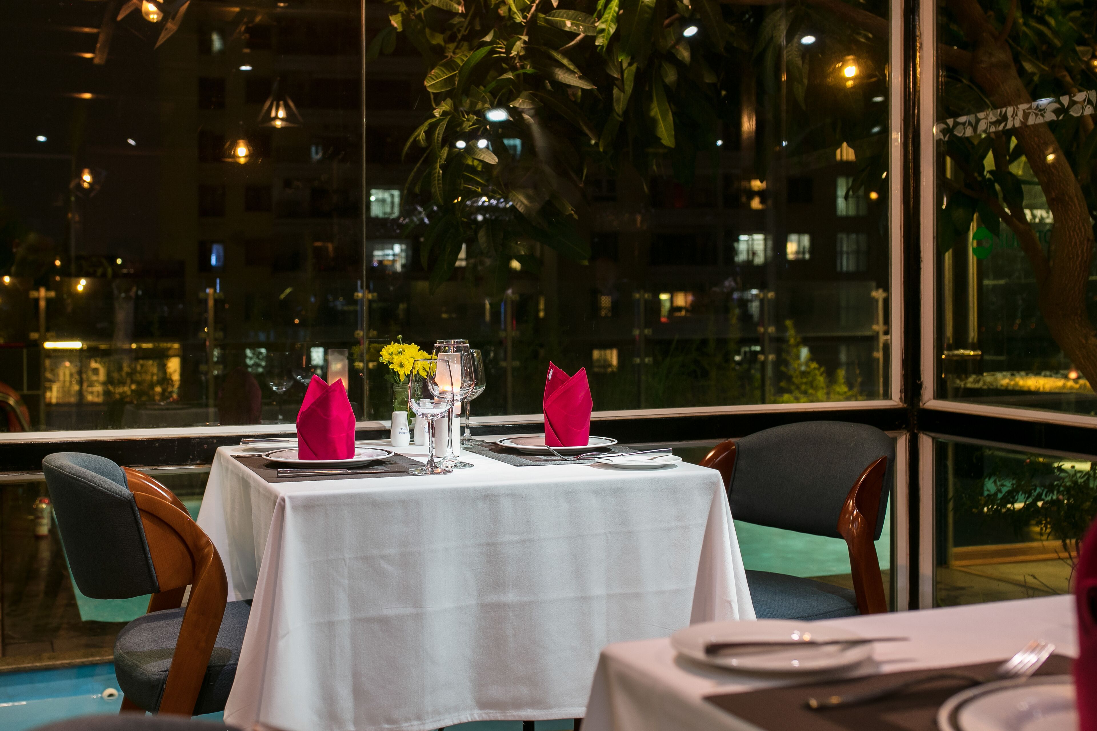 2 restaurants, breakfast, lunch, dinner served; international cuisine