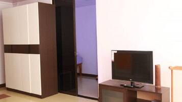 Family Room | Room amenity