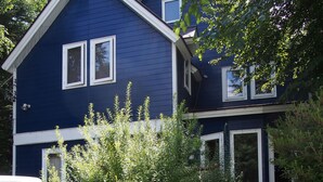 A two-story house with a dark blue exterior and white trim. - Bellscabin Guesthouse (Karuizawa)