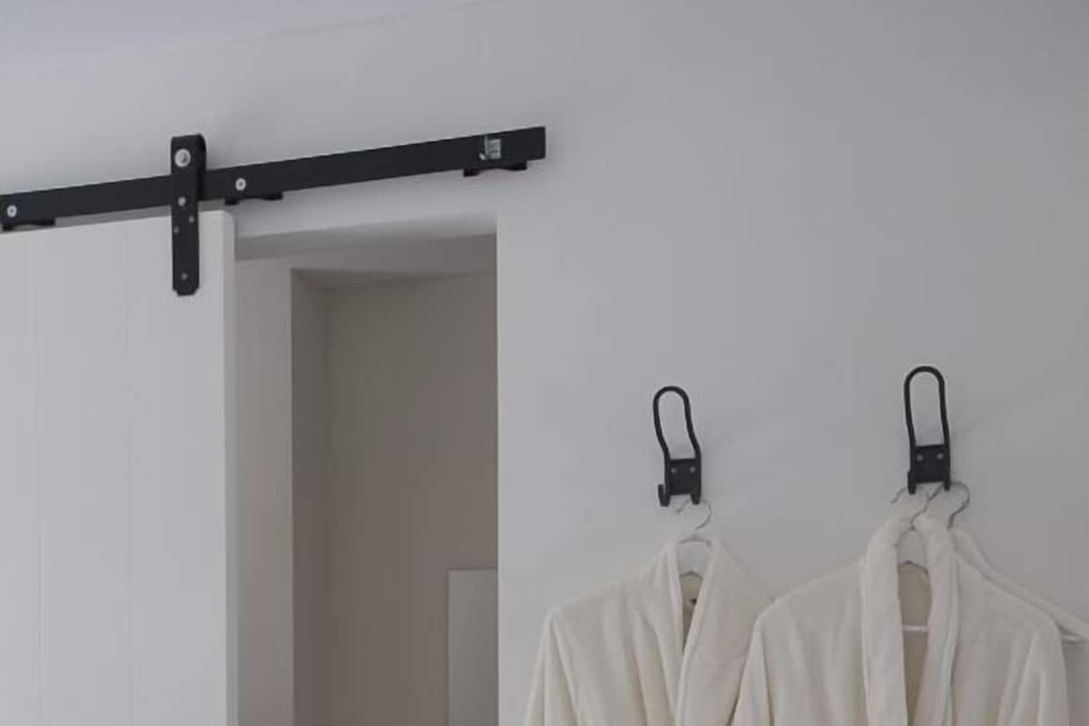 Apartment, 1 Bedroom, Garden Area | Bathroom amenities | Shower, free toiletries, slippers, towels