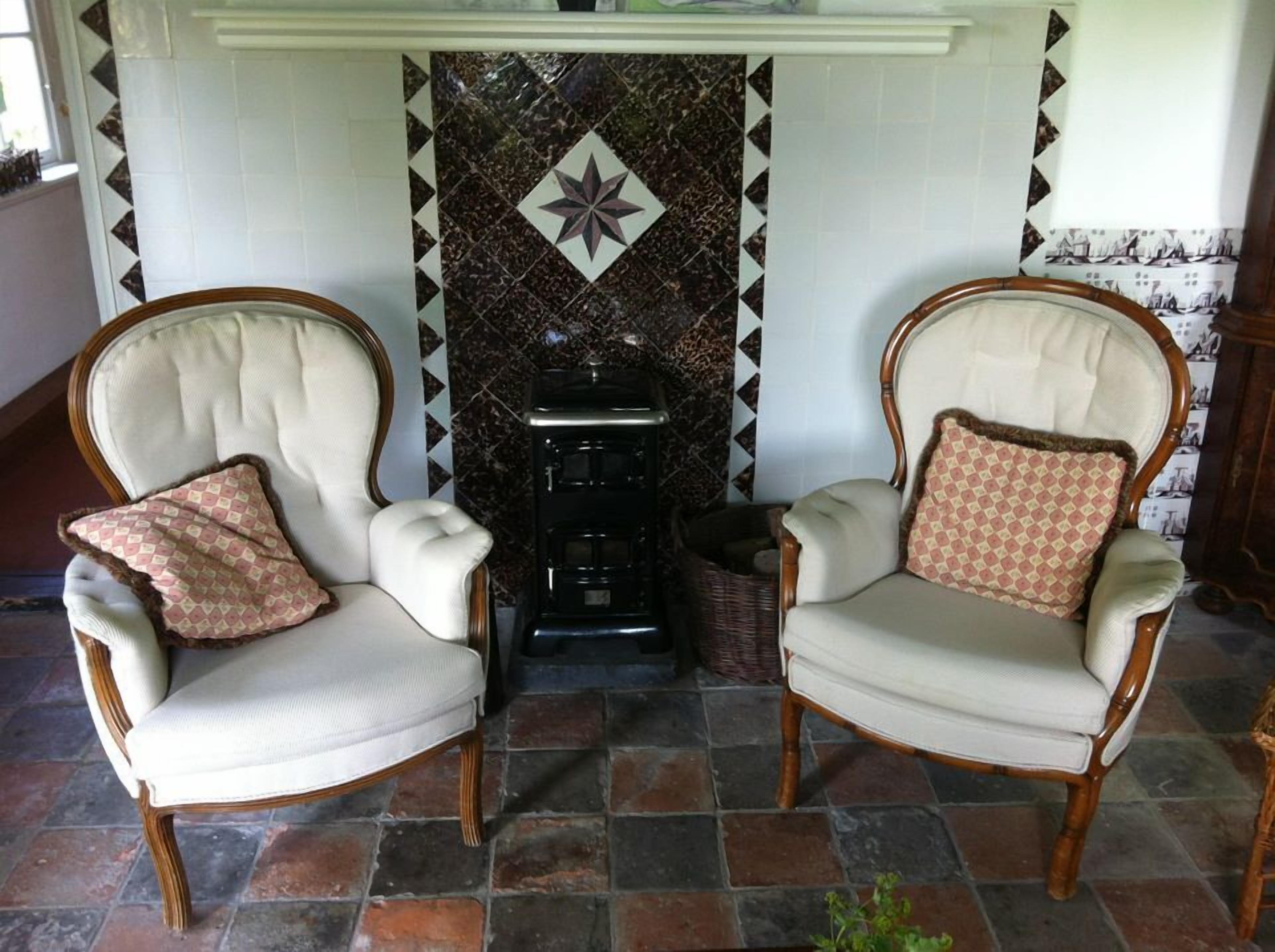 villa | living room | flat-screen tv, dvd player