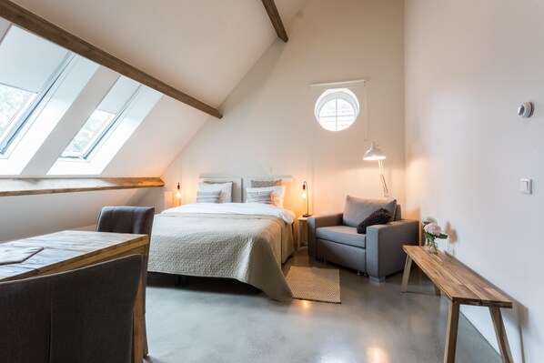 1 bedroom, premium bedding, minibar, in-room safe