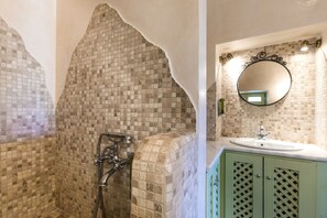 Bathroom - 1897 Old River Mansion (Santorini)