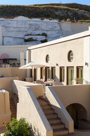 Front of property - 1897 Old River Mansion (Santorini)