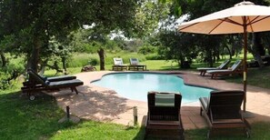 2 outdoor pools