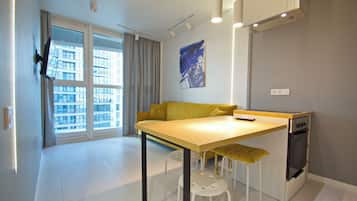 Apartamento empresarial, 1 quarto, cozinha (Praspiekt Niezalieznasci, 55) | Área de estar | TV LCD