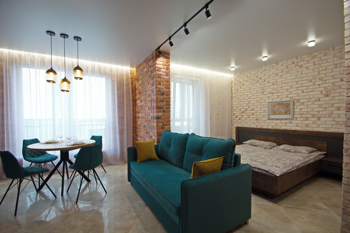 1 bedroom, individually decorated, individually furnished