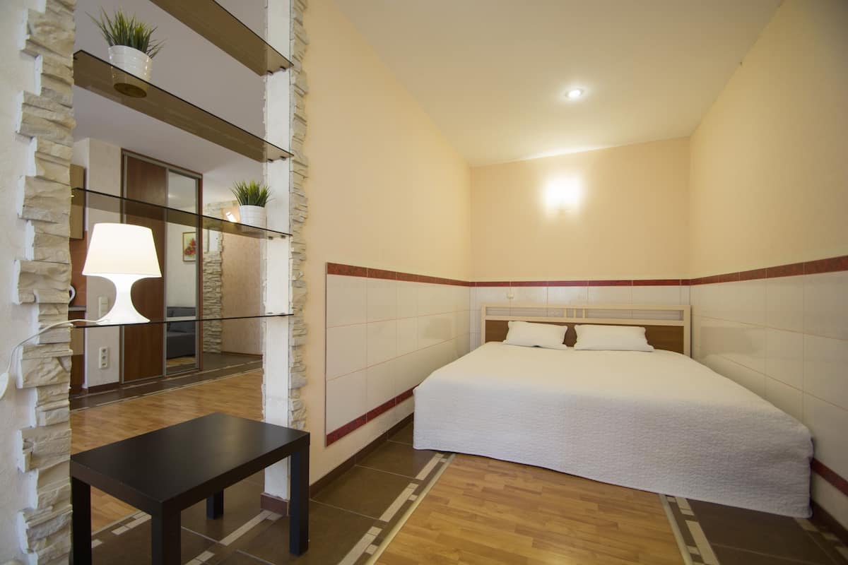 Basic Apartment (Nezavisimosti prosp.,52-153) | 1 bedroom, individually decorated, individually furnished