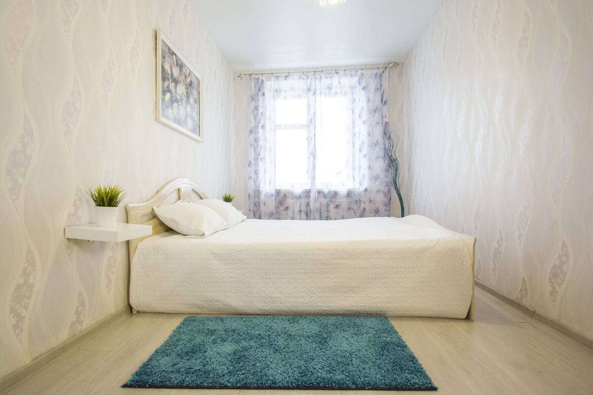Tabla de planchar con plancha, wifi gratis y decoración personalizada 