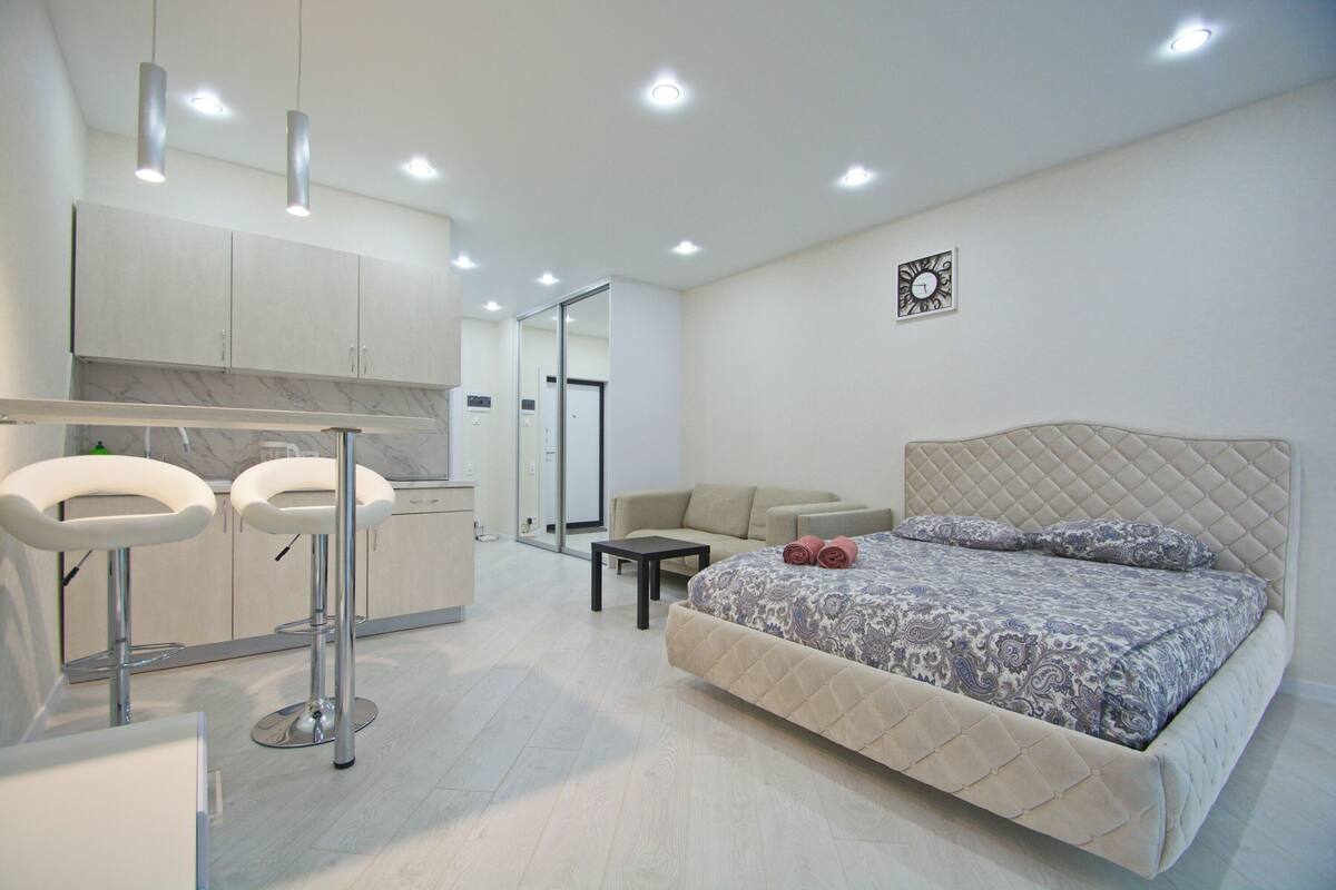 Tabla de planchar con plancha, wifi gratis y decoración personalizada 