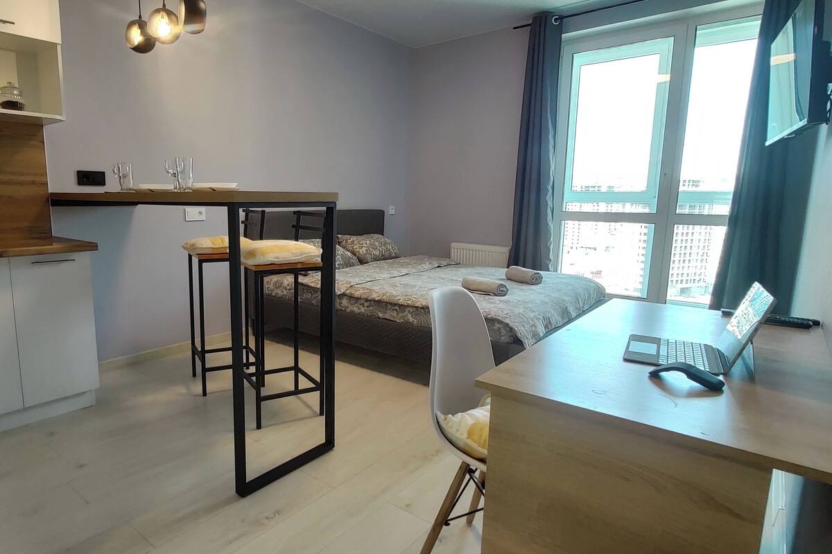 Tabla de planchar con plancha, wifi gratis y decoración personalizada 