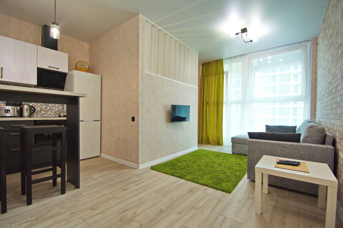 Tabla de planchar con plancha, wifi gratis y decoración personalizada 