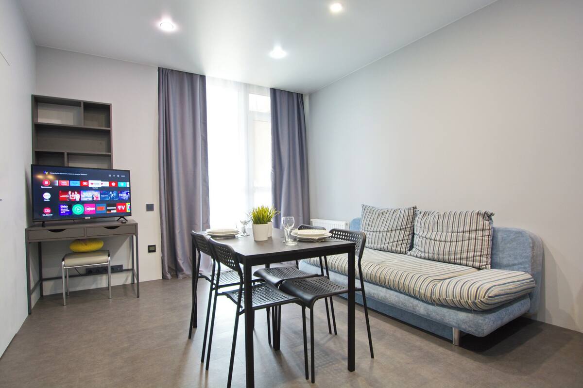 Tabla de planchar con plancha, wifi gratis y decoración personalizada 