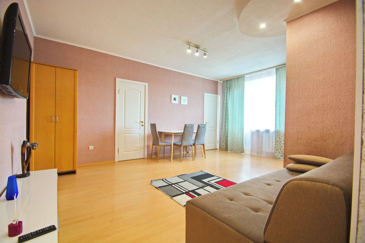 Family Apartment, 2 Bedrooms, Kitchen (Nezavisimosti prosp., 52-119) | 1 bedroom, individually decorated, individually furnished