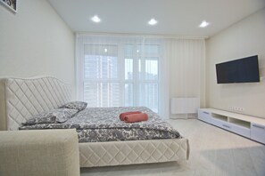 Business Studio, 1 Queen Bed  (Brilevskaya, 35-107) | Individually decorated, individually furnished, iron/ironing board - Apart Prestige (Minsk)