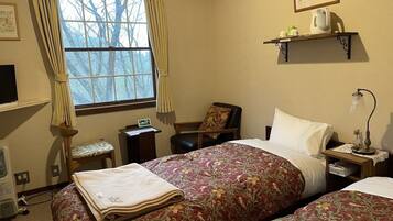 ツインルーム個人バス、2シングルベッド (禁煙) | 1 室のベッドルーム、羽毛の掛け布団、WiFi (無料)、ベッドシーツ