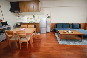 Standard Room, 2 Bedrooms, Non Smoking (2nd Floor, No Elevator) | Living area | Flat-screen TV
