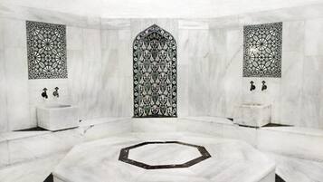 Salas para tratamentos a dois, sauna seca, banheira de hidromassagem