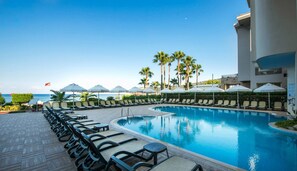 Indoor pool, seasonal outdoor pool, pool umbrellas, sun loungers - Hotel Golden Lotus - All Inclusive (Kemer)