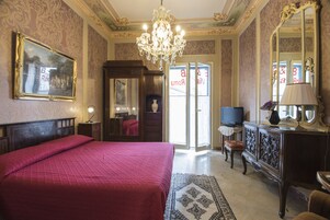 1 camera, biancheria da letto di alta qualità, una scrivania