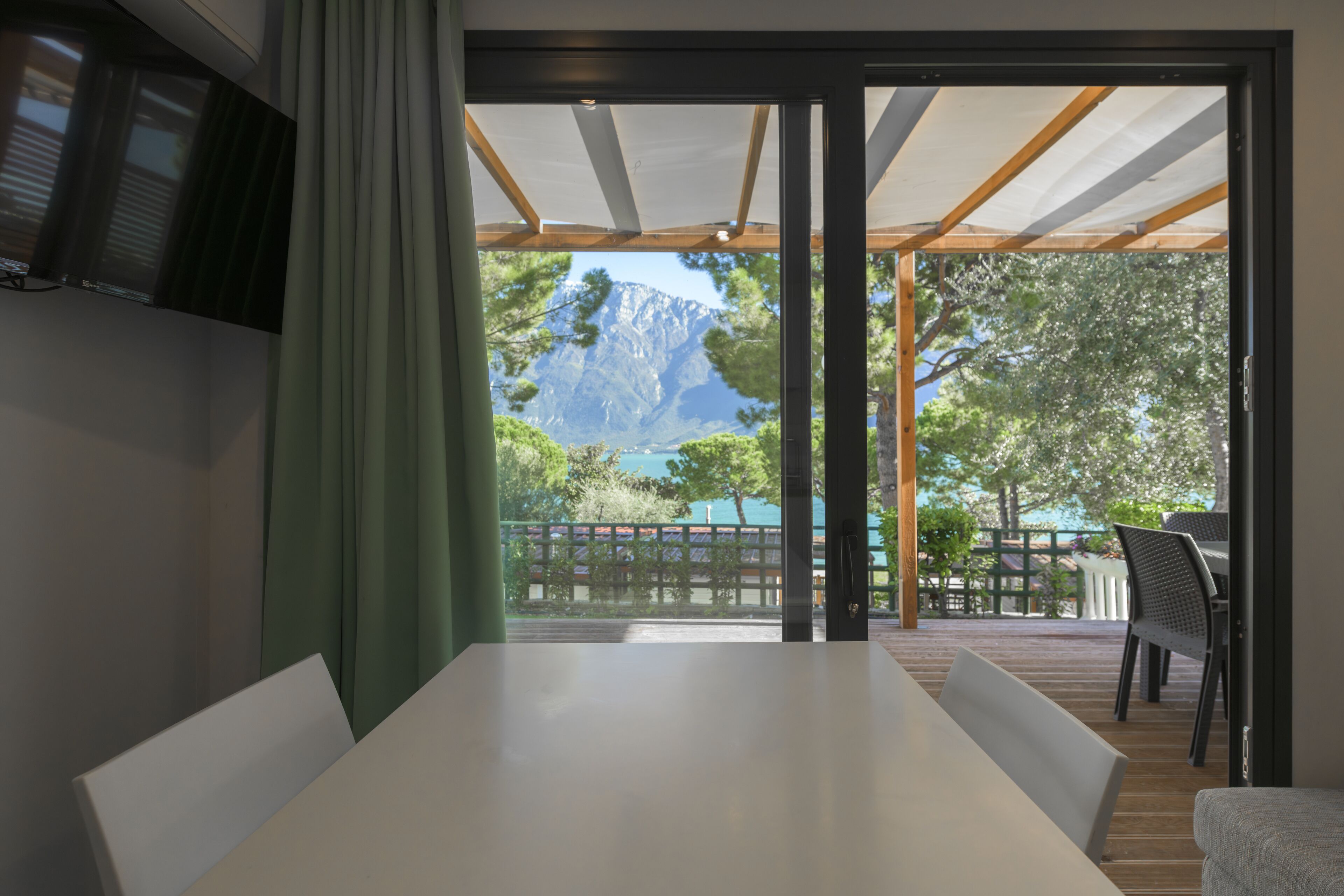 Televisor de 28 polzades amb canals per satèl·lit 