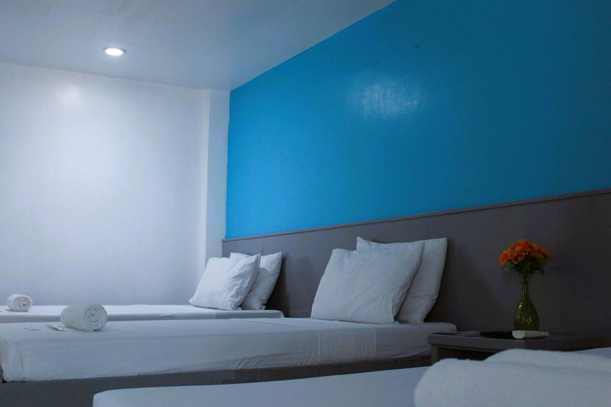 高档床上用品、羽绒被、客房内保险箱、办公桌