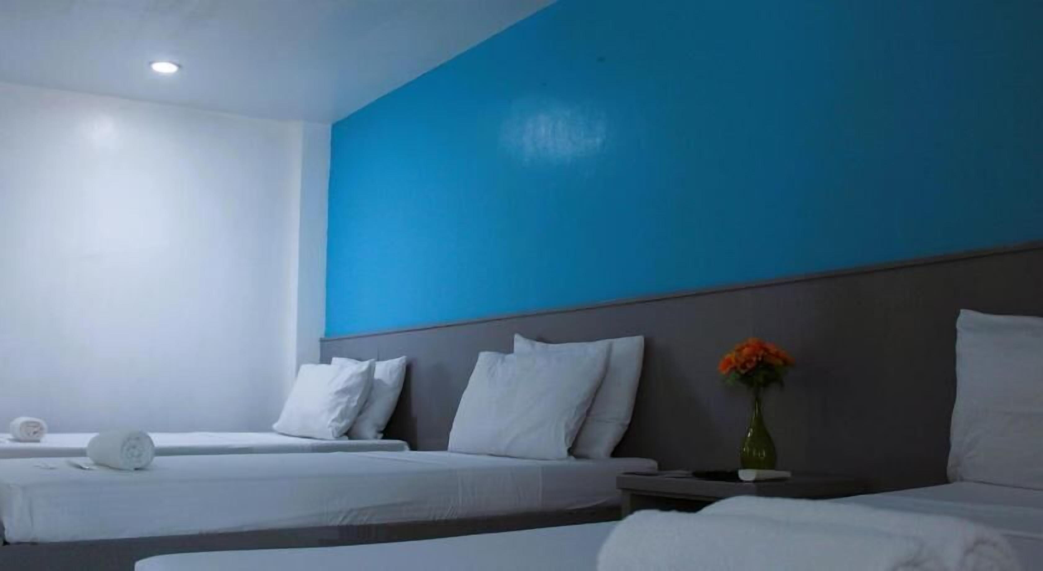 高档床上用品、羽绒被、客房内保险箱、办公桌