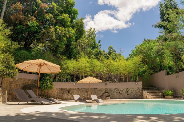 3 outdoor pools, open 8:30 AM to 10:00 PM, pool loungers