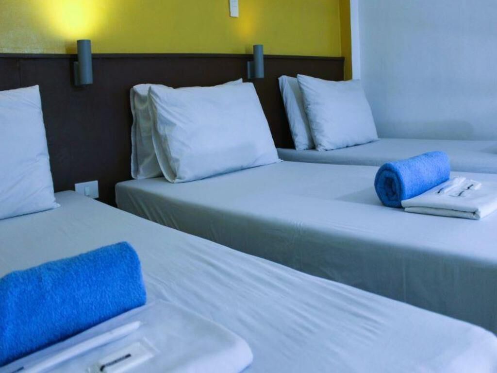 高档床上用品、羽绒被、客房内保险箱、办公桌