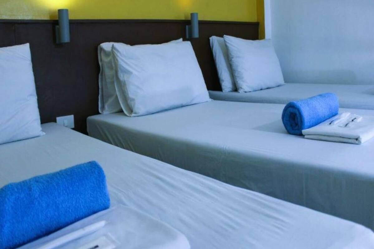 高档床上用品、羽绒被、客房内保险箱、办公桌