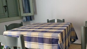 Apartment, 1 Bedroom | 1 bedroom, in-room safe, free cots/infant beds