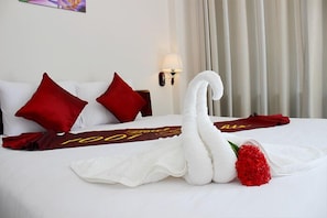 Minibar, desk, rollaway beds, free WiFi