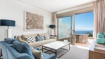 Televisión de pantalla plana de 50 pulgadas con canales vía satélite