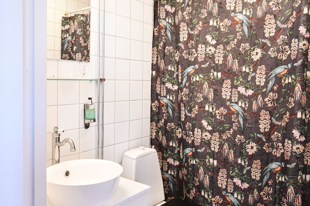 standard double room | bathroom | shower, hair dryer, towels