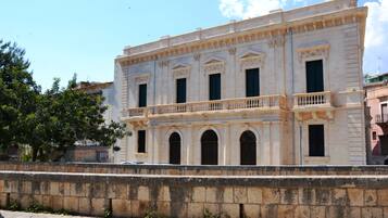 Minibar, Schreibtisch, schallisolierte Zimmer, kostenloses WLAN