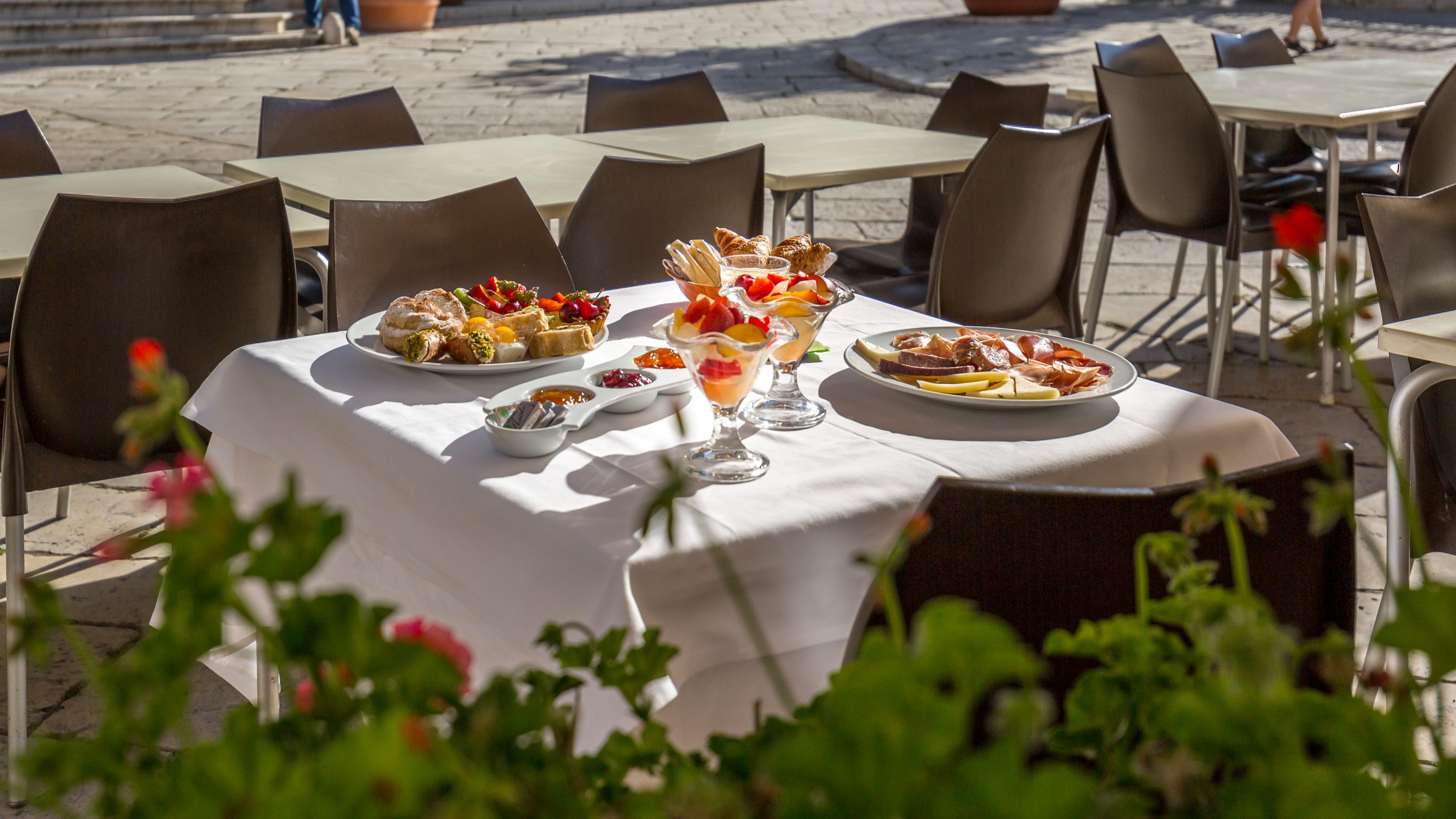 Colazione a buffet a pagamento, servita tutte le mattine 