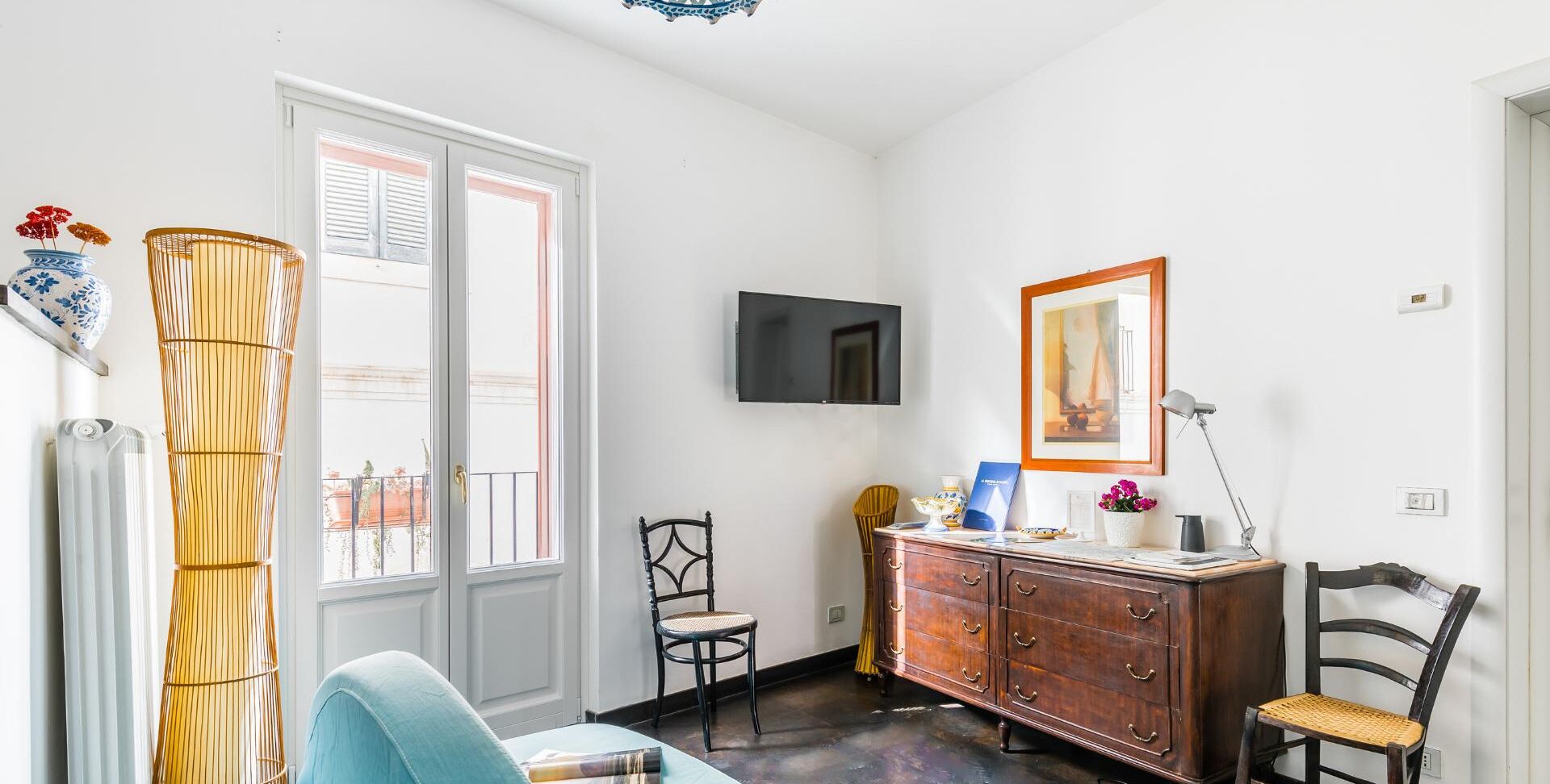 standard double room (casa pascucci) | living area | flat-screen tv