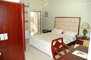 Superior Room, Balcony | In-room safe, desk, rollaway beds - Spintex Inn (Accra)