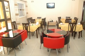 아침 식사, 점심 식사, 저녁 식사 제공, 세계 요리