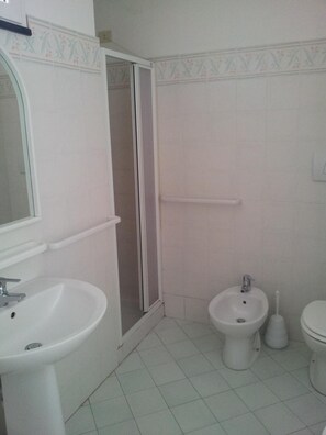 Shower dan handuk