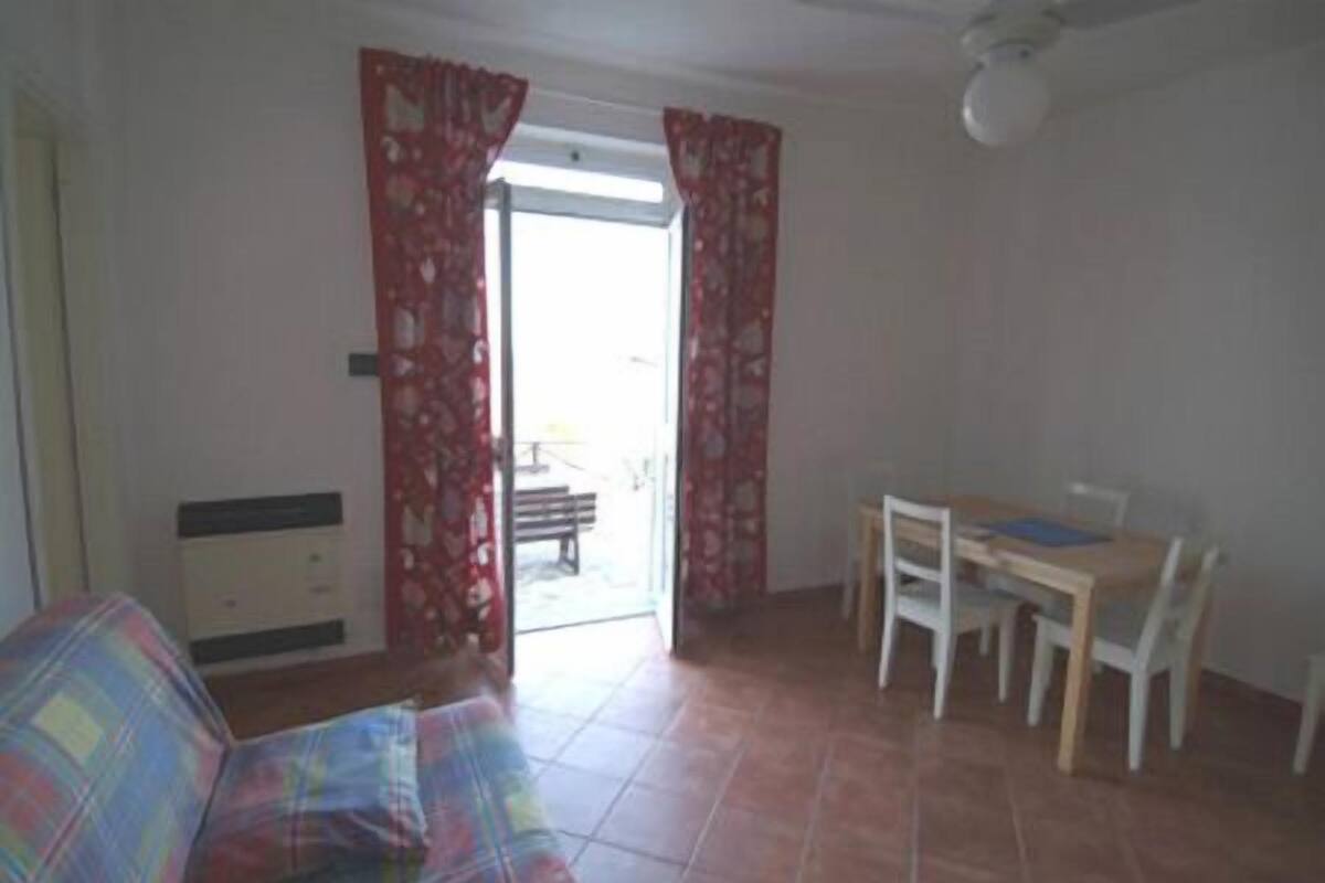 Studio (2 adults) | Area keluarga | TV layar datar