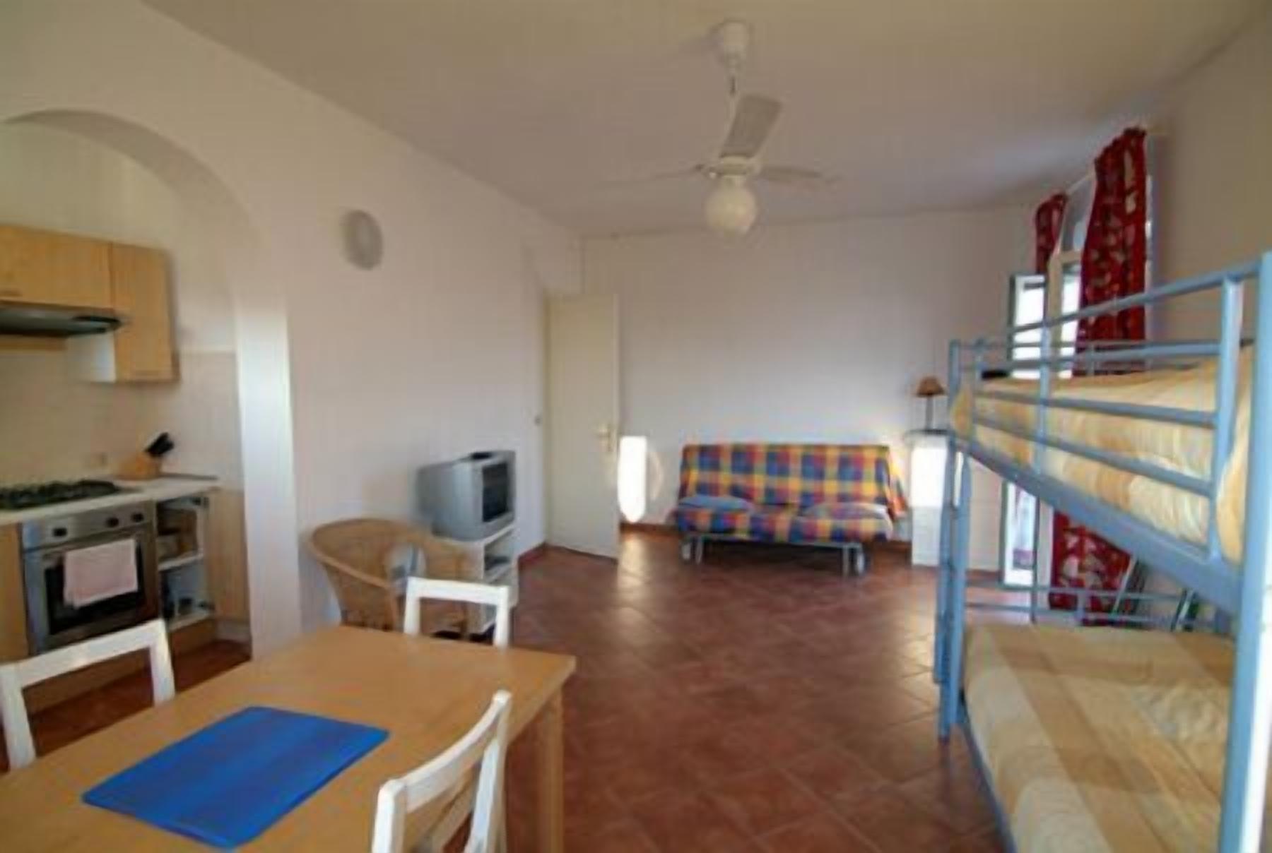 Studio (4 adults) | Living area | Flat-screen TV